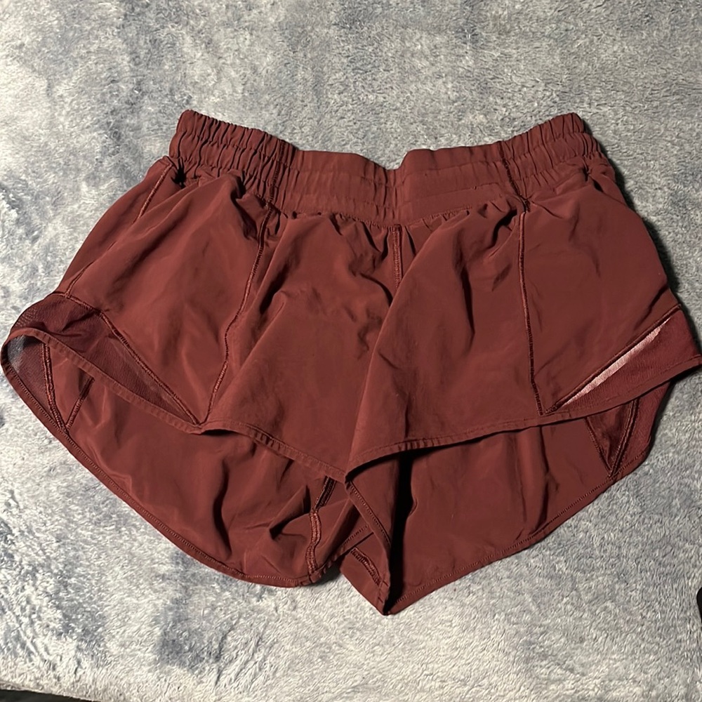 Lululemon lined Hotty hots 2.5 shorts